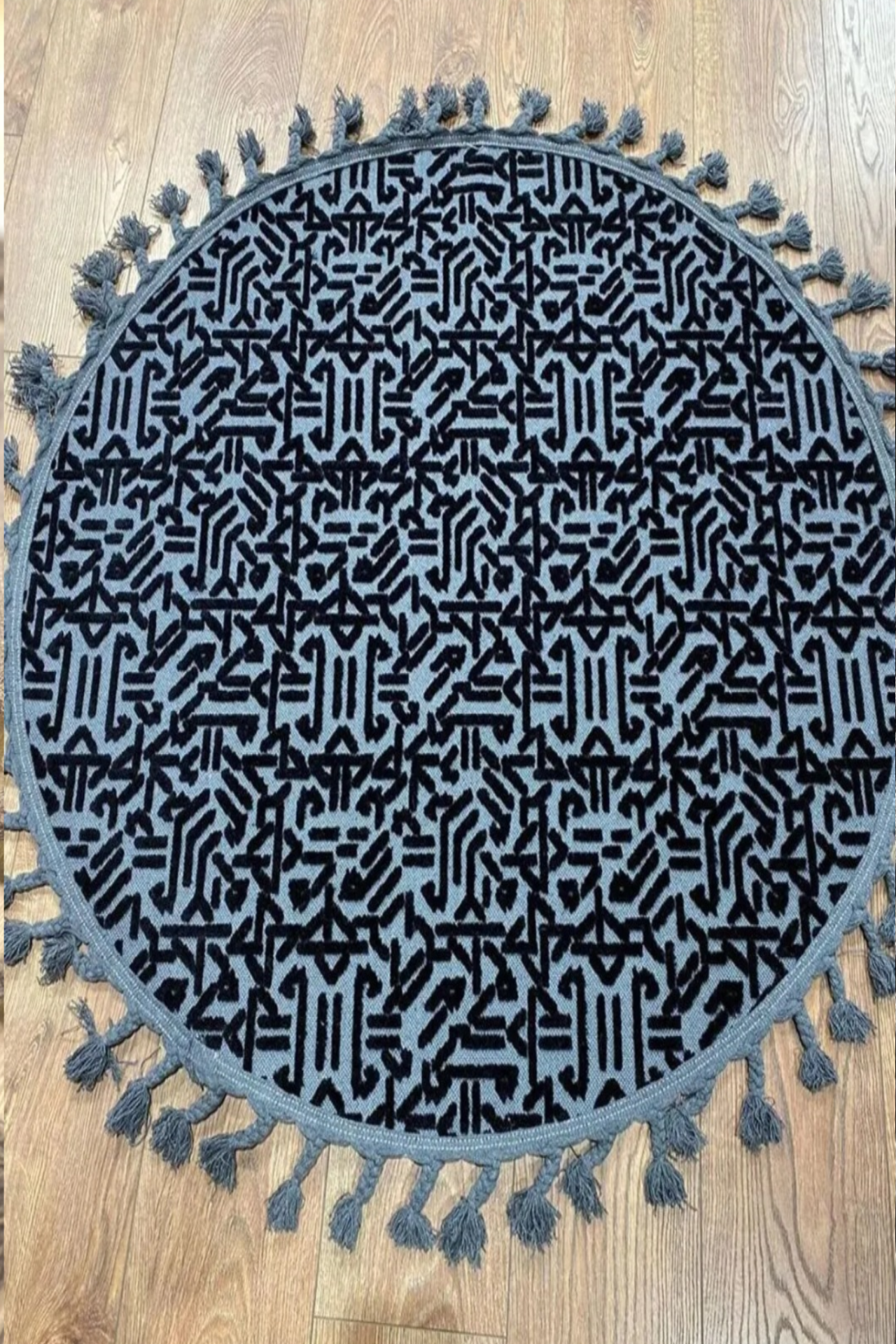Siyah  Yuvarlak Rönesans Örgü Saçaklı Kilim