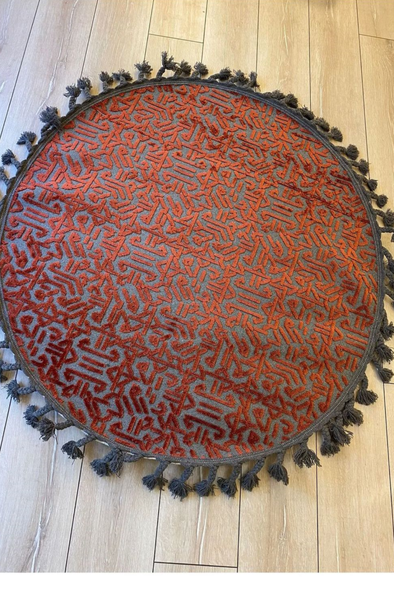 Yuvarlak Rönesans Kırmızı Örgü Saçaklı Kilim
