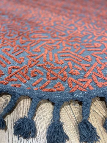 Yuvarlak Rönesans Kırmızı Örgü Saçaklı Kilim
