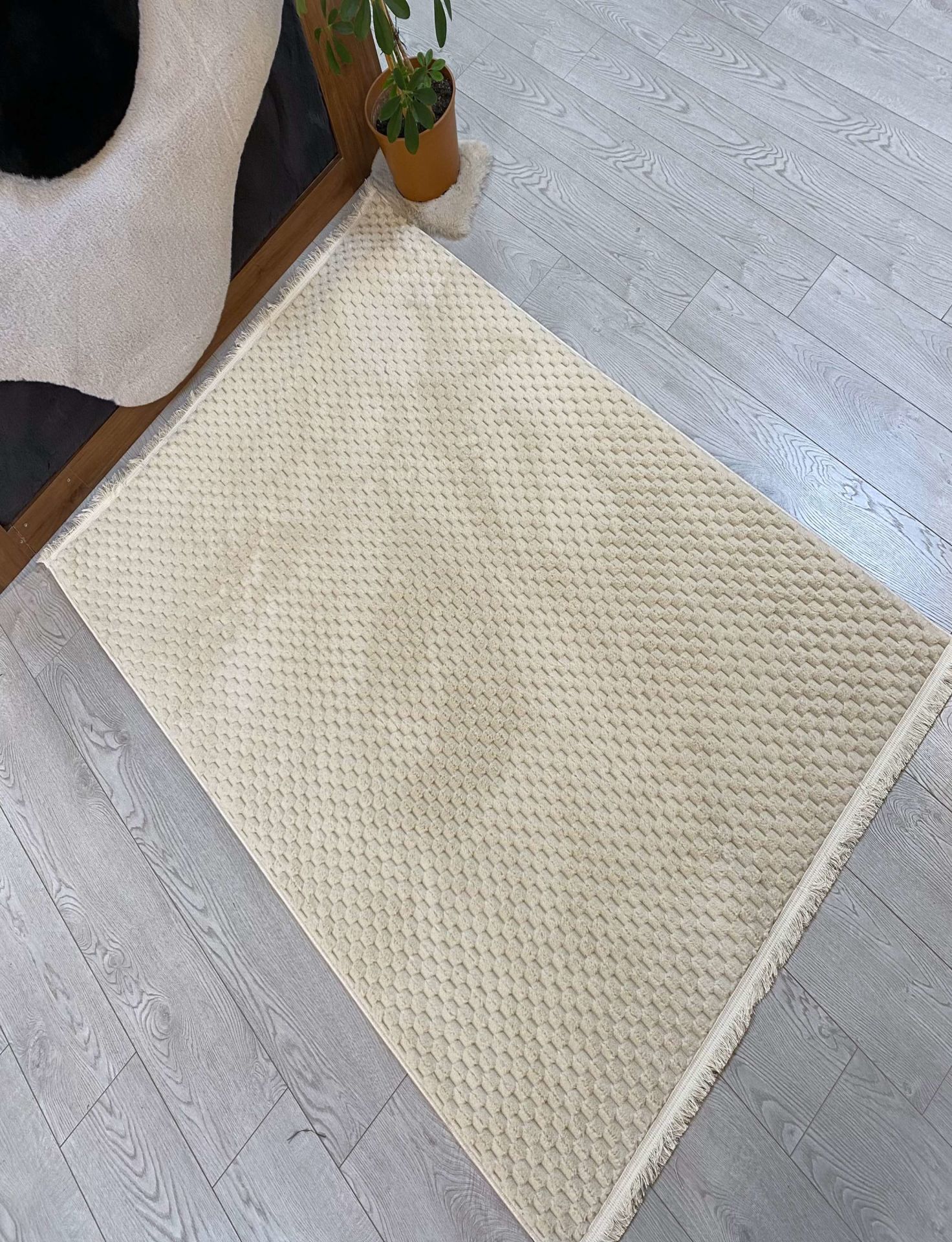 Bej Renkli Yumuşak Side Kilim
