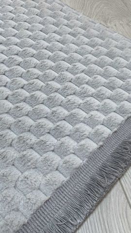 Gri Renkli Yumuşak Side Kilim