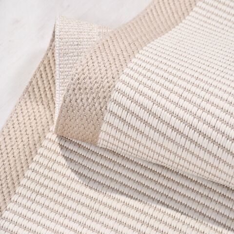 Pınar Kilit'in Tercihi Asia Dokuma Kilim