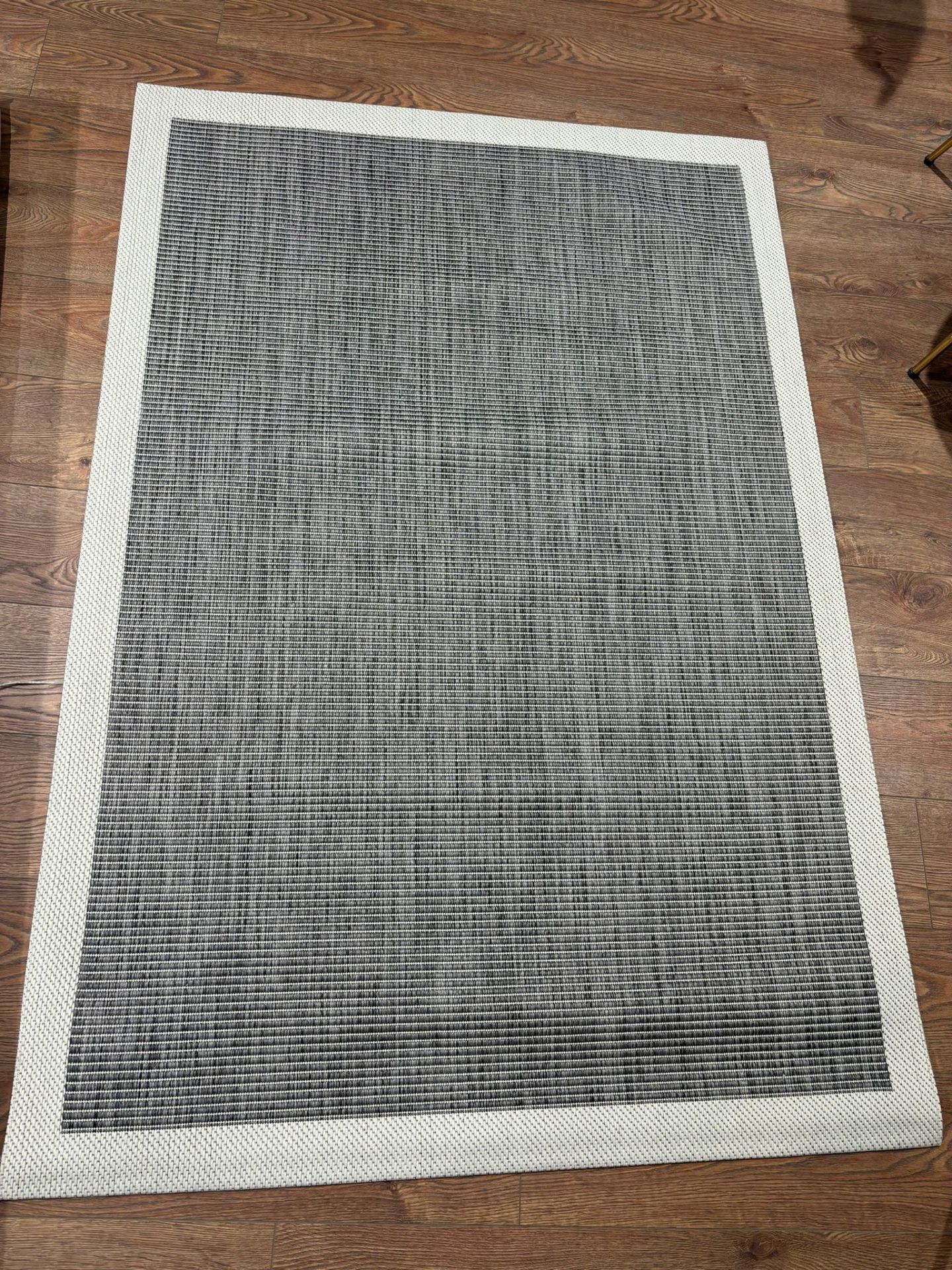 Beyaz Çerçeveli Gri Renkli Asia