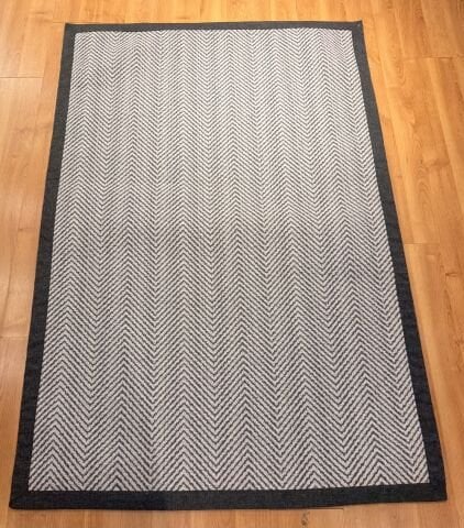 Kenarları siyah çerçeveli balık sırtı desen velvet sisal