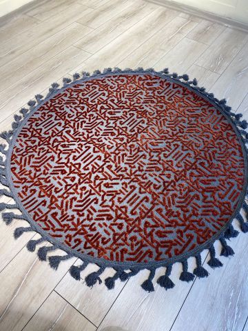 Kırmızı Renkli Nakış Desenli Rönesans Kilim