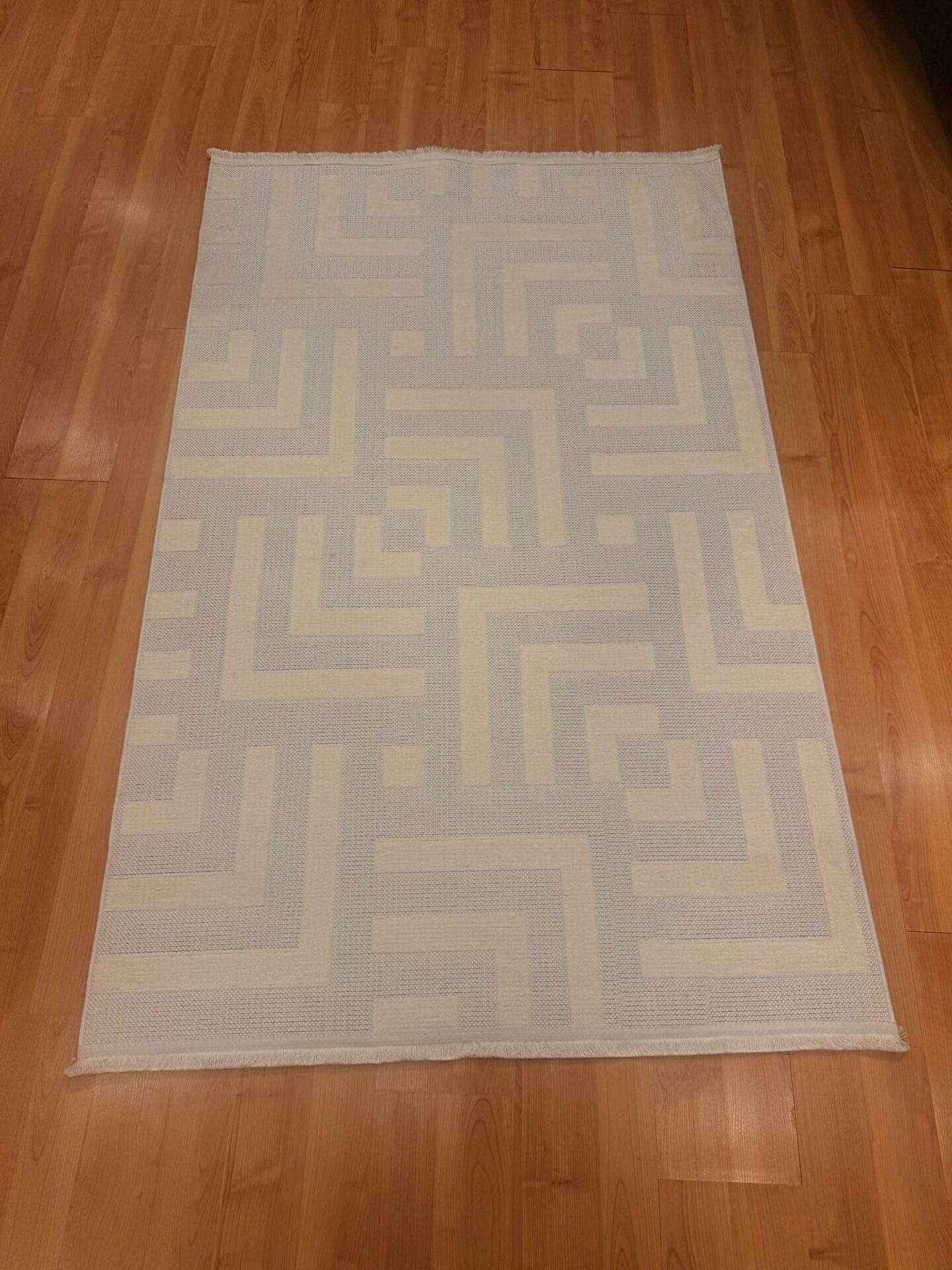 Krem Tonlarında Hereke Kilim