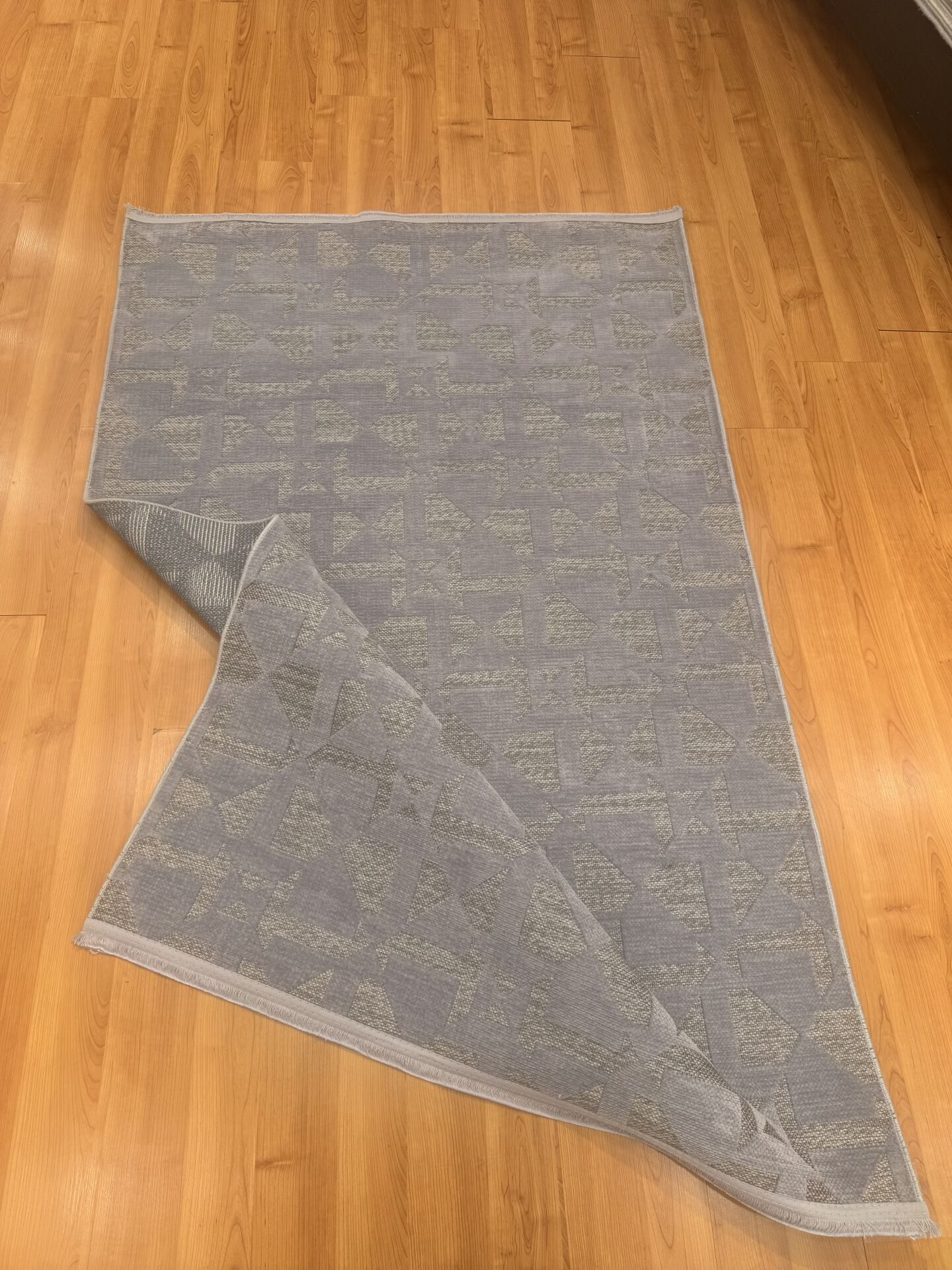 Gri Renkte Hereke Kilim