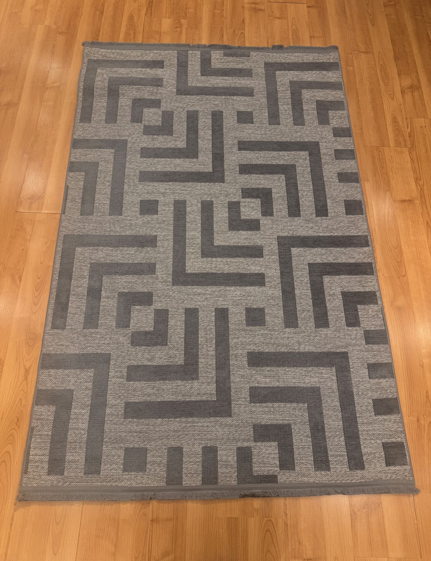 Gri Renkte Çizgili Hereke Kilim