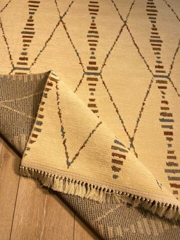 Garden Soft Krem Renkli Üçgen Desenli Kilim