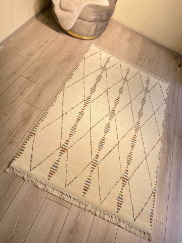 Garden Soft Krem Renkli Üçgen Desenli Kilim
