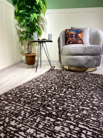 Koyu Kahve Renkli Garden Kilim