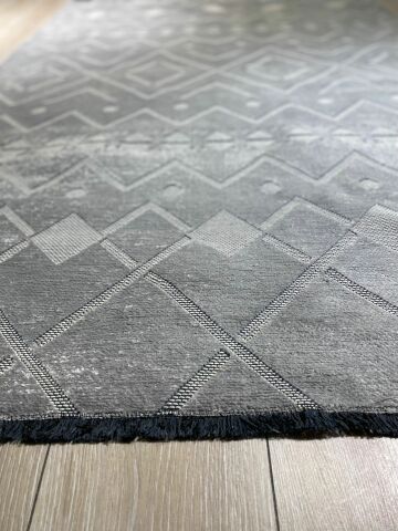 Gri Renkli Kendinden Desenli Vals Kilim