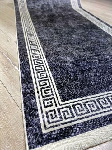 Siyah Zeminli Beyaz Çerçeve Desenli Baskı Kilim