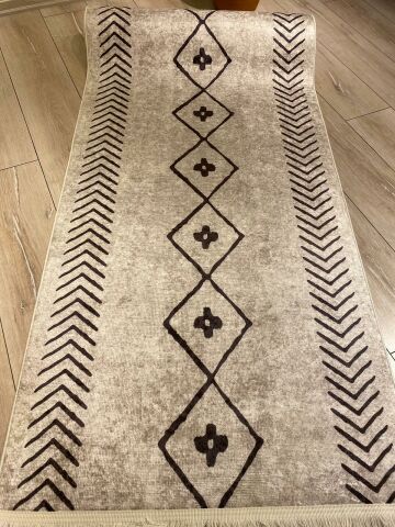 Açık Grili Siyah Üçgen Desenli Baskı Kilim 100X200
