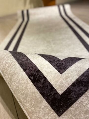 Açık Gri Siyah Çerçeve Desenli Baskı Kilim