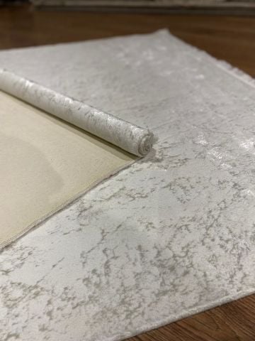 Beyaz Renkli Verona İnce Halı