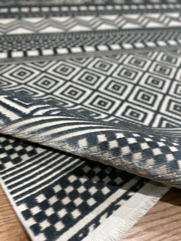 Antrasit / Beyaz Renkli Modern Desenli Opera Kilim