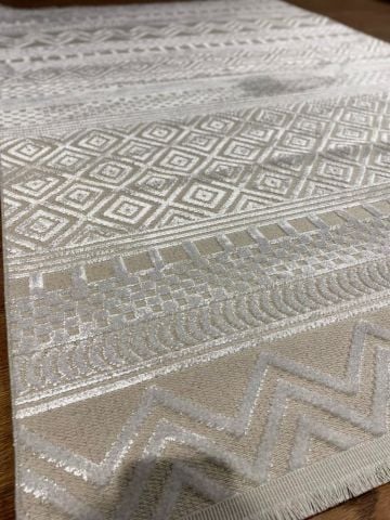 Krem Renge Renk Dokulu Geometrik Desenli Opera Kilim