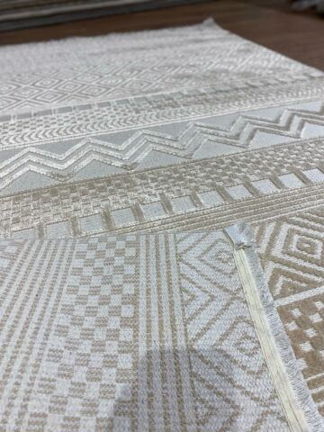 Krem / Beyaz Geometrik Desenli Opera Kilim