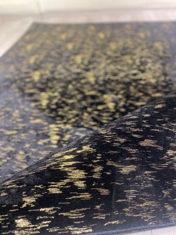 Siyah Üzerine Gold / Dore Detaylı  Diamond Kilim