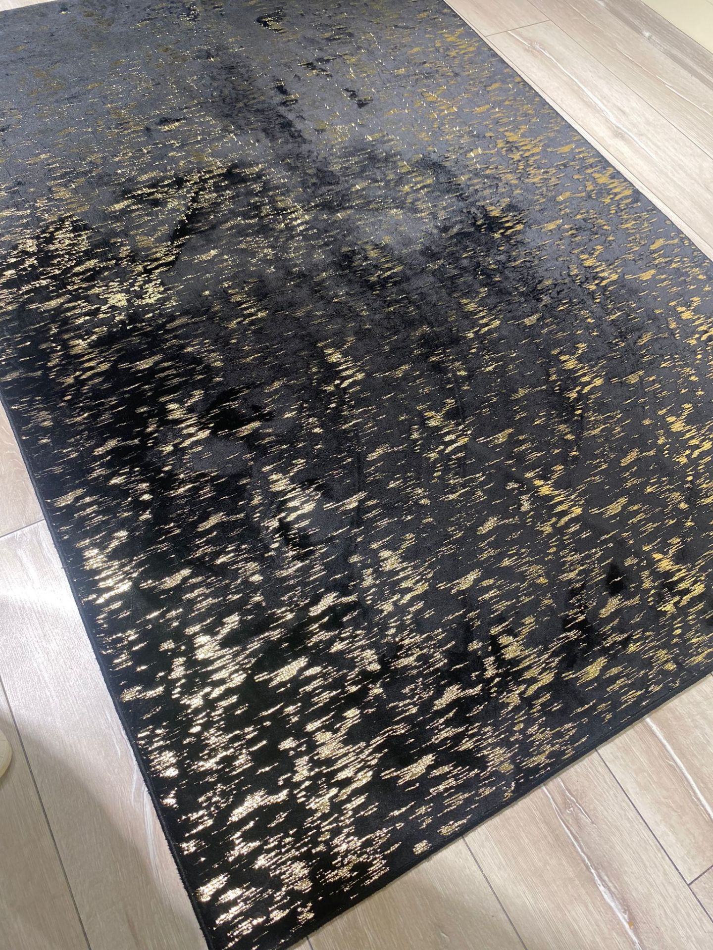 Siyah Üzerine Gold / Dore Detaylı  Diamond Kilim