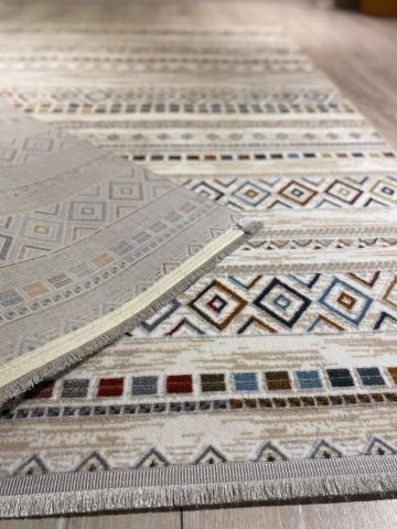 Beyaz Zemin Üzerine Renkli İskandinav Desen İsfahan Kilim