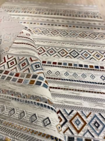 Beyaz Zemin Üzerine Renkli İskandinav Desen İsfahan Kilim