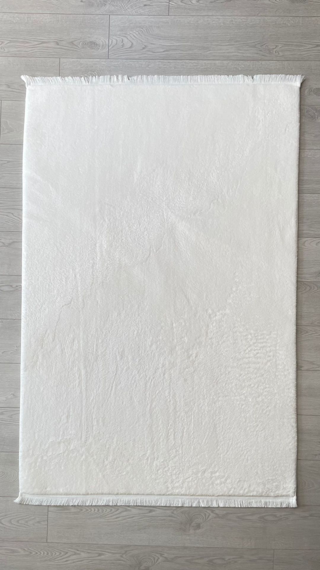 Beyaz Renk Yumuşak Yüzeyli Puffy Kilim